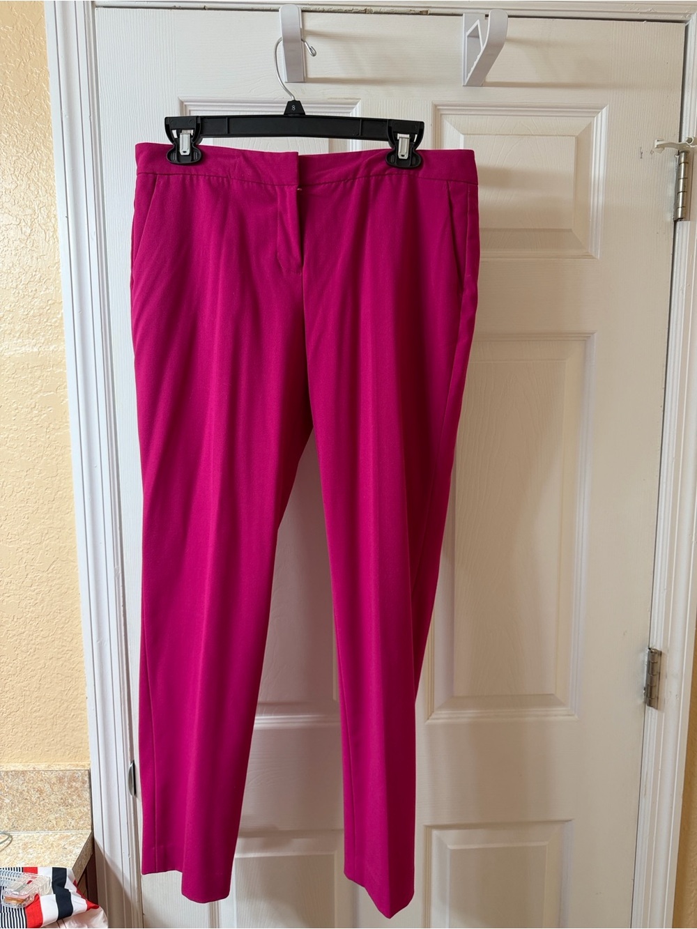 Vince Camuto Fuchsia Cropped Ankle Pants